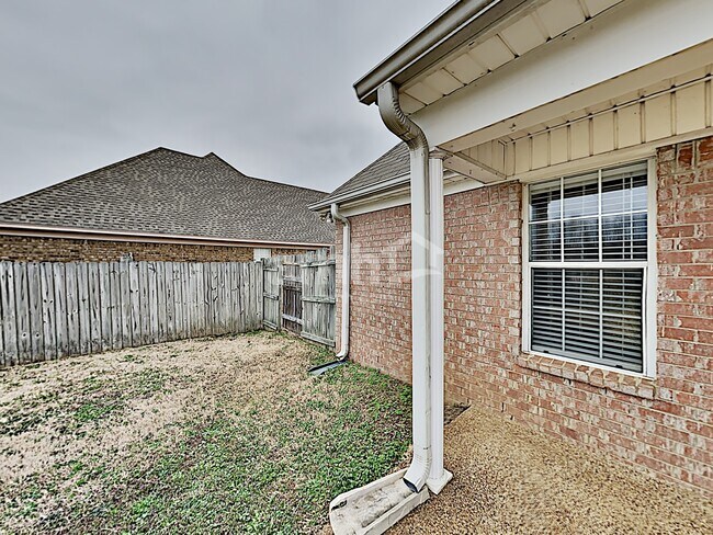 Building Photo - 1123 Tara Dr