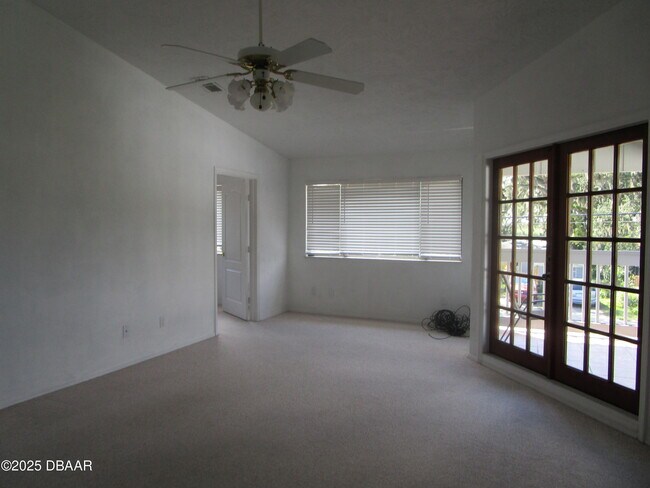 Building Photo - 5543 W Bayshore Dr