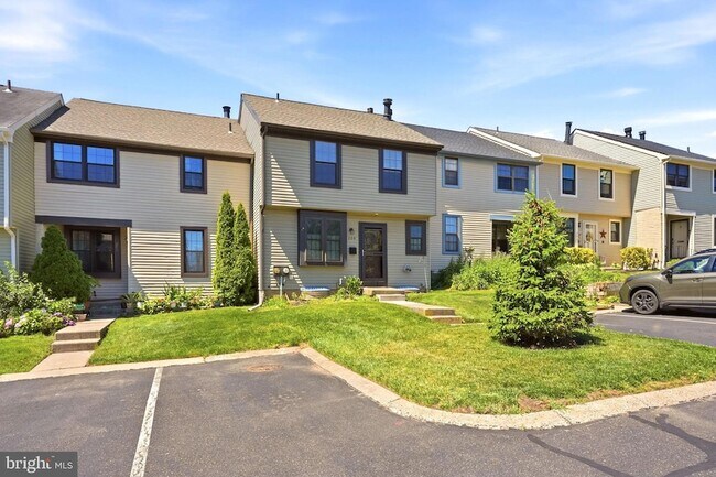 Building Photo - 204 Livingston Ct