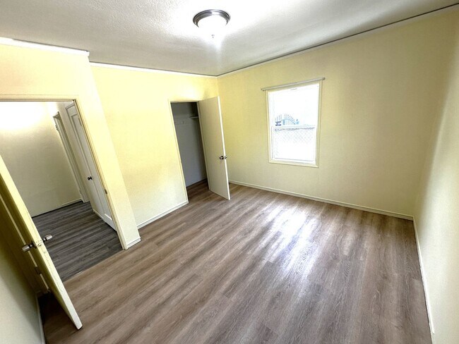 Building Photo - 2 BED/1 BATH/Home For RENT! Cozy, and Char...