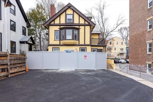 Building Photo - 5 Chauncy St