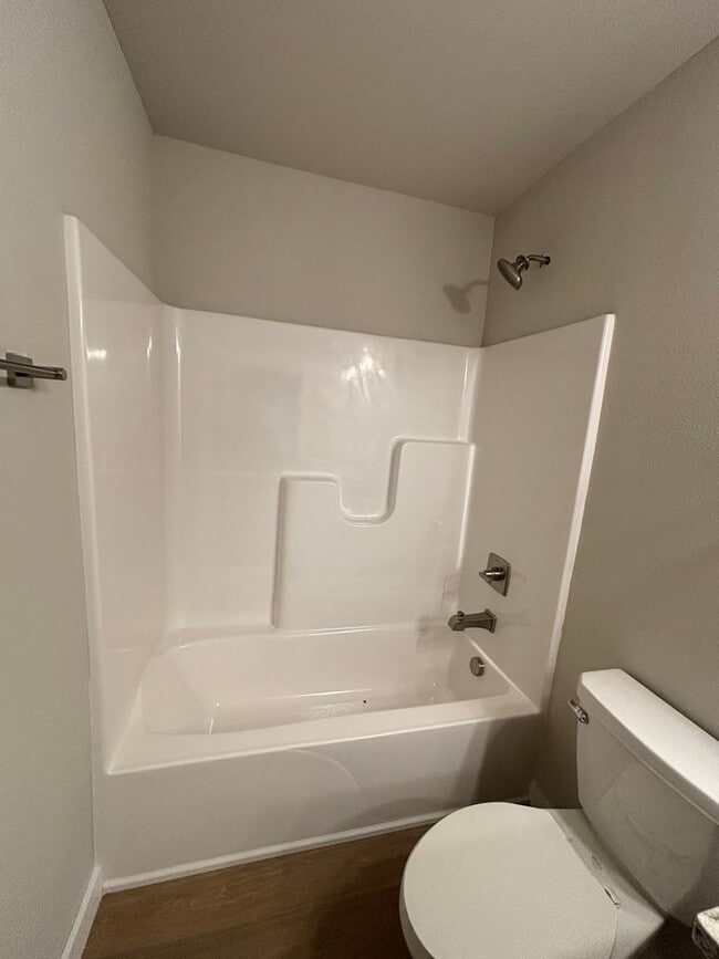 Building Photo - Beautiful New Duplex!