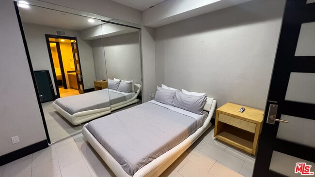 Building Photo - 6425 Weidlake Dr