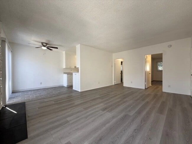 Interior Photo - 10856 Rose Avenue,