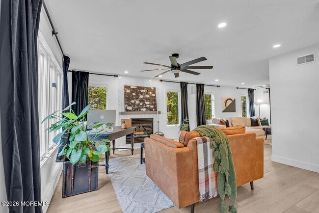 Building Photo - 17 Woods End Rd