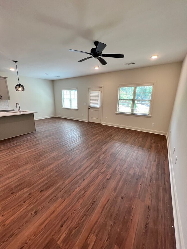 Building Photo - East Longleaf Townhome