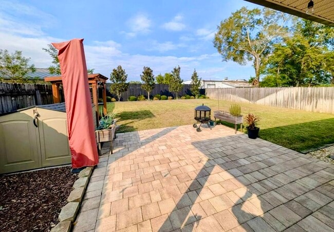 Building Photo - 204 Spencer Pl