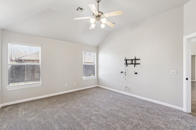 Building Photo - 824 Hunter Pl