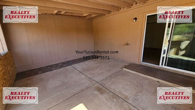 Building Photo - Ajo Hwy & Camino De Oeste - 3/2 with AC an...