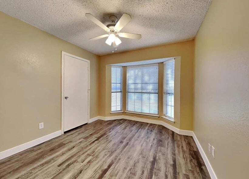 Building Photo - 7301 Seascape Dr
