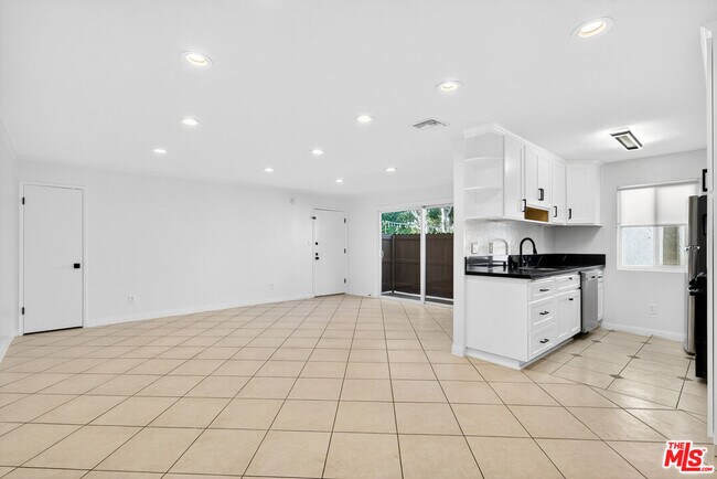 Building Photo - 5252 Coldwater Canyon Ave