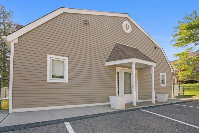 Building Photo - 1 Spring Pond Dr