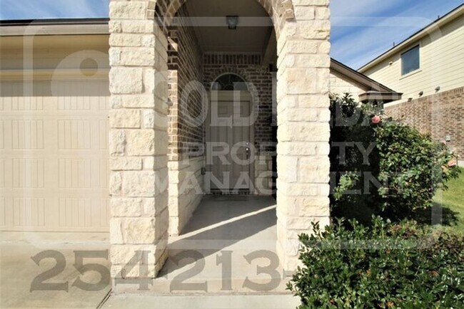 Building Photo - Beautiful 3-bedroom, 2-bathroom home with a 2-car garage now available for rent!