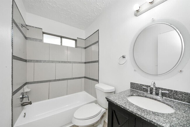 Building Photo - 20214 Apache Gardens Ln