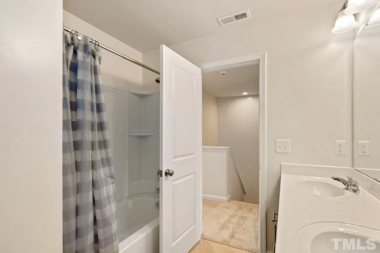 Building Photo - 815 Bristol Bridge Dr