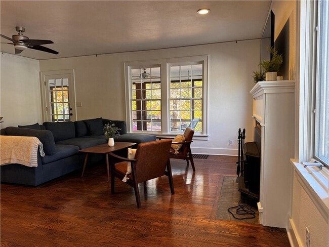 Building Photo - 610 N Olive Ave