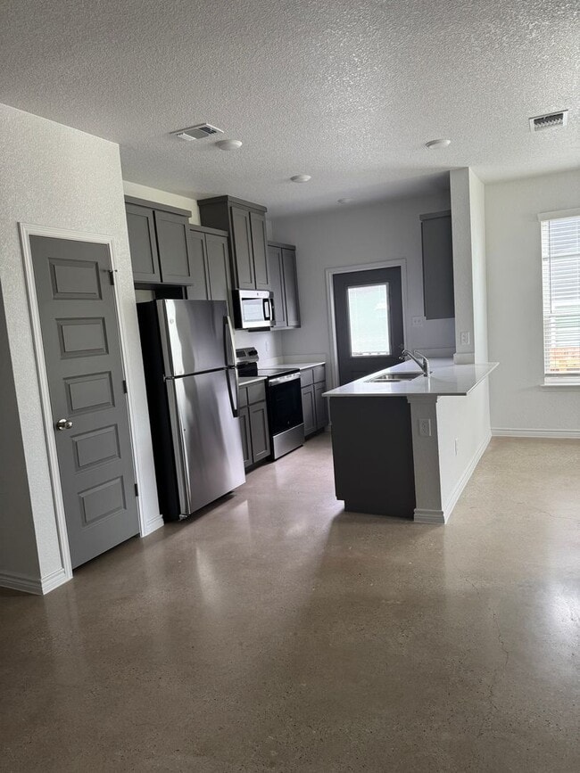 Building Photo - 2313 Ocean Dr