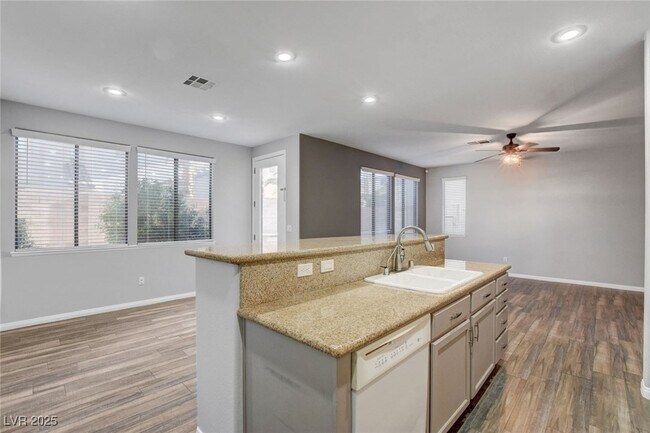 Building Photo - 5643 Almocita Ct