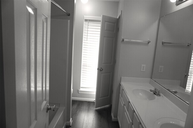 Building Photo - 6628 Sharpstown Green Cir