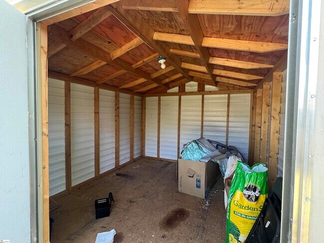 Building Photo - 103 Angler Dr