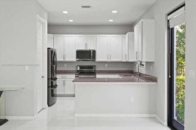 Building Photo - 635 NE 191st Terrace