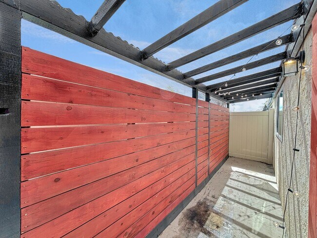 Building Photo - SD: Gorgeous 2BD/1BA Upgraded Condo in Cherokee Point W/ Parking & Private Patio!