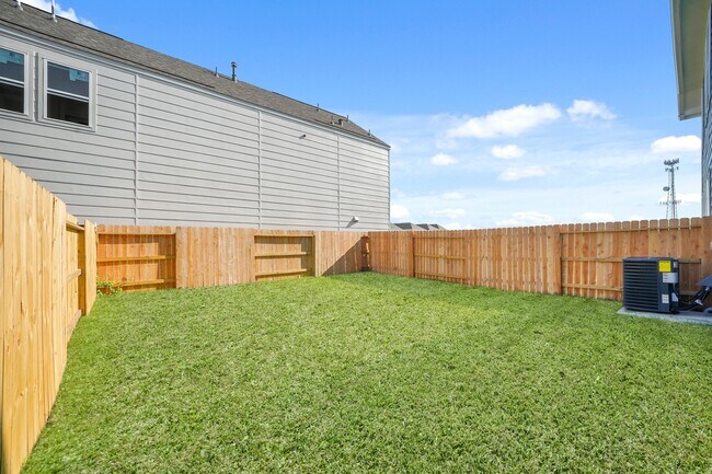 Building Photo - 2207 Diagonal Ln