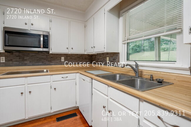 Building Photo - 2720 Inland St