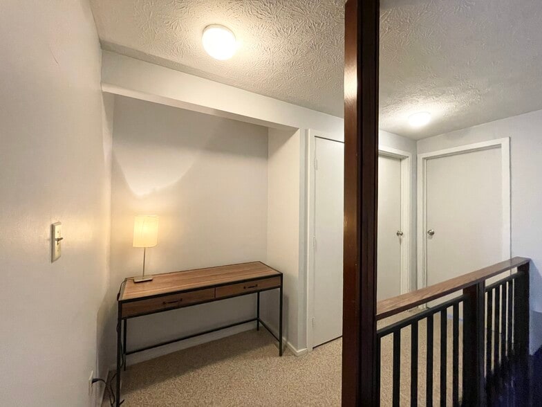 Building Photo - 114 E Ticonderoga Dr