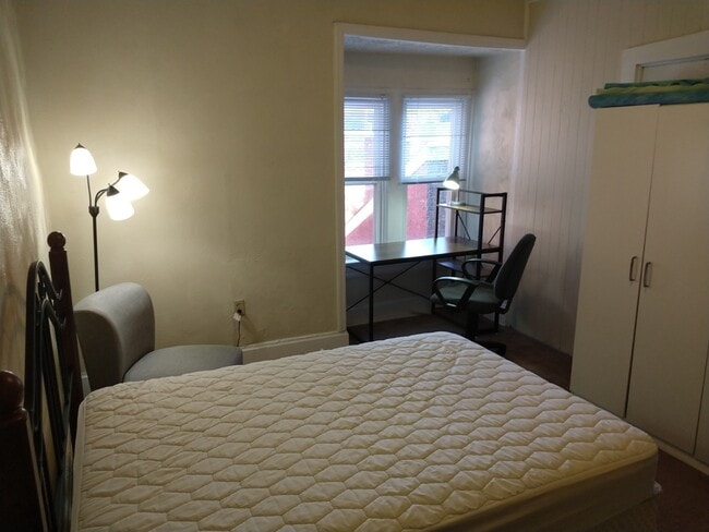 Bedroom 3 - 2724 Sarah St
