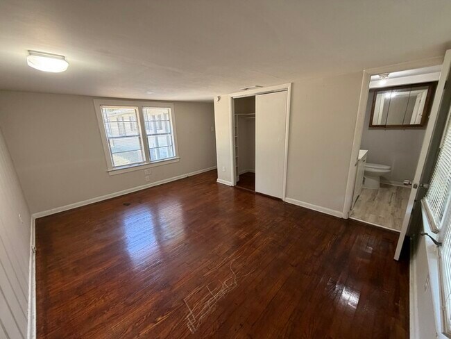 Building Photo - 3/2 Orlando Home Large Back Yard Immediate Move In!