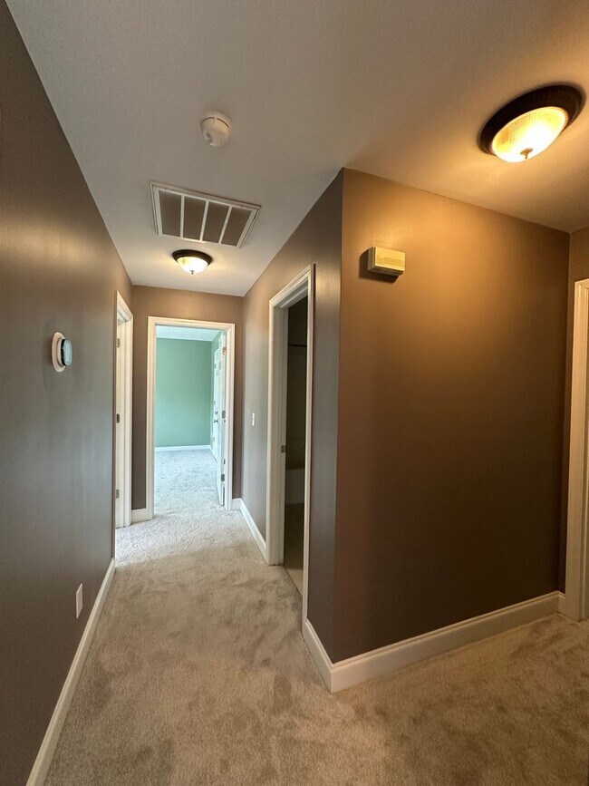 Building Photo - Move-In ready 3-bedroom 2-bathroom house on the Eastside