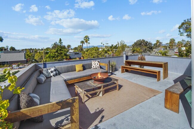 Building Photo - 1564 Cabrillo Ave