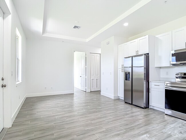 Building Photo - 260 Rotonda Blvd W