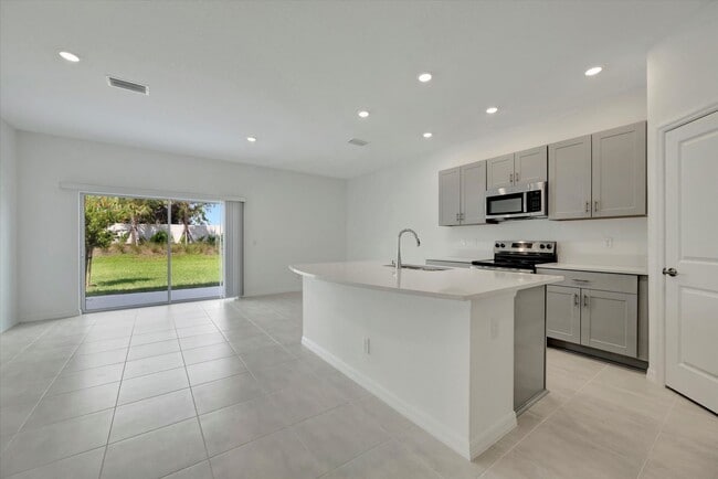 Building Photo - New - Never Lived In Townhome - Lakewood R...