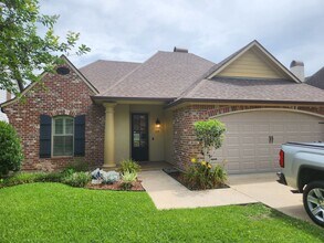 Building Photo - 4 bedroom home for rent