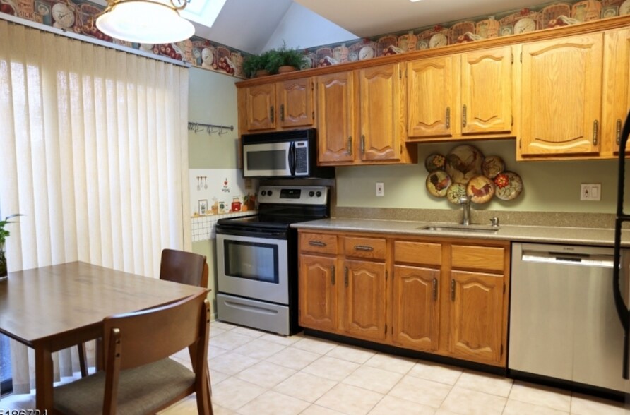 Building Photo - 45 Aspen Dr
