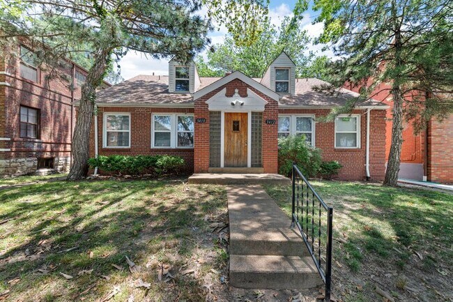 Building Photo - 3412 Lawn Ave