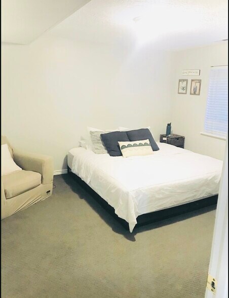 Building Photo - 544 S Carterville Rd