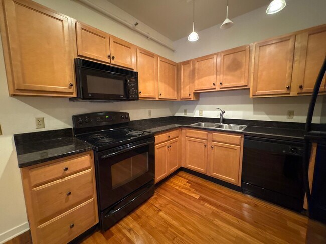 Building Photo - Lehigh Riverport 2 Bedroom Condo