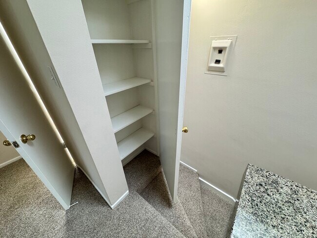 Building Photo - 11500 Rochester Ave