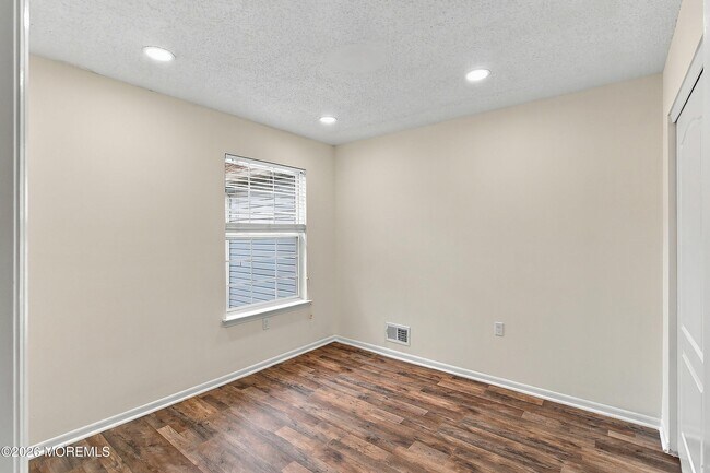 Building Photo - 707 Hatchery Ct