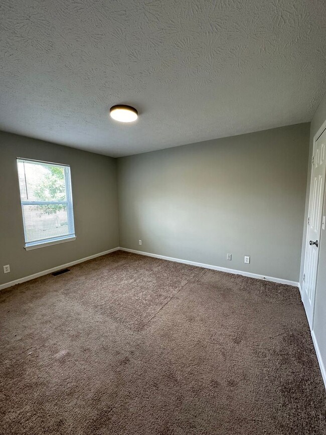 Building Photo - 3624-3626 Thornhill Circle W-TBROS