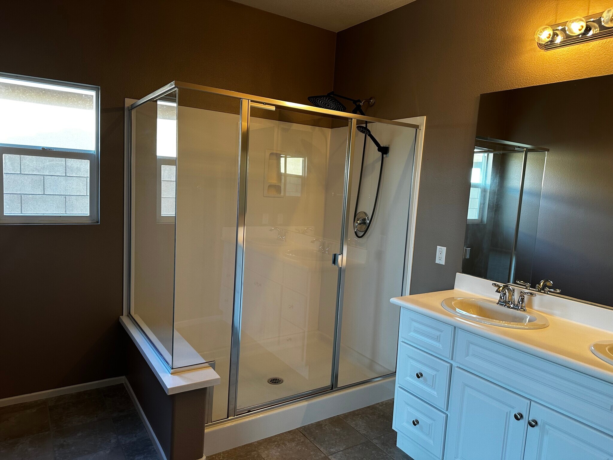Master Bathroom - 83587 Moroccan Dr
