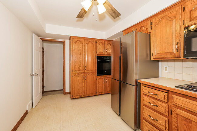 Building Photo - Bright 3-Bedroom Home