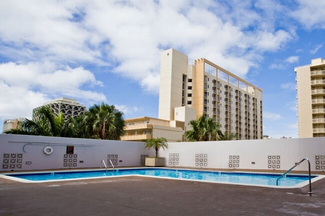 Building Photo - Royal Kuhio 1b1b1parking Fully Furnished i...