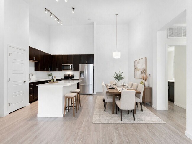 Building Photo - 2BR Condo w/ Fireplace, In-Unit Laundry & A/C in Parker