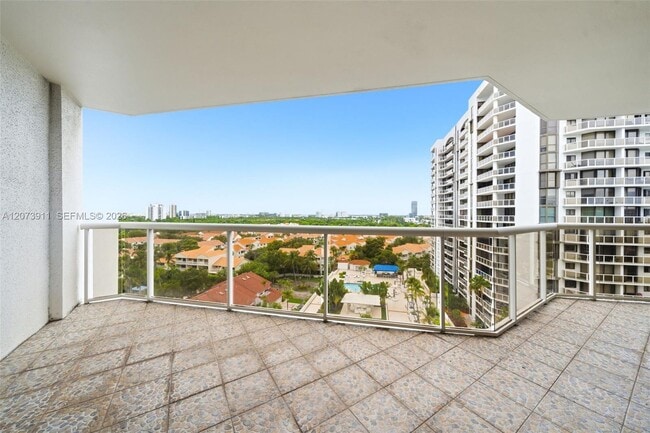 Building Photo - 3610 Yacht Club Dr