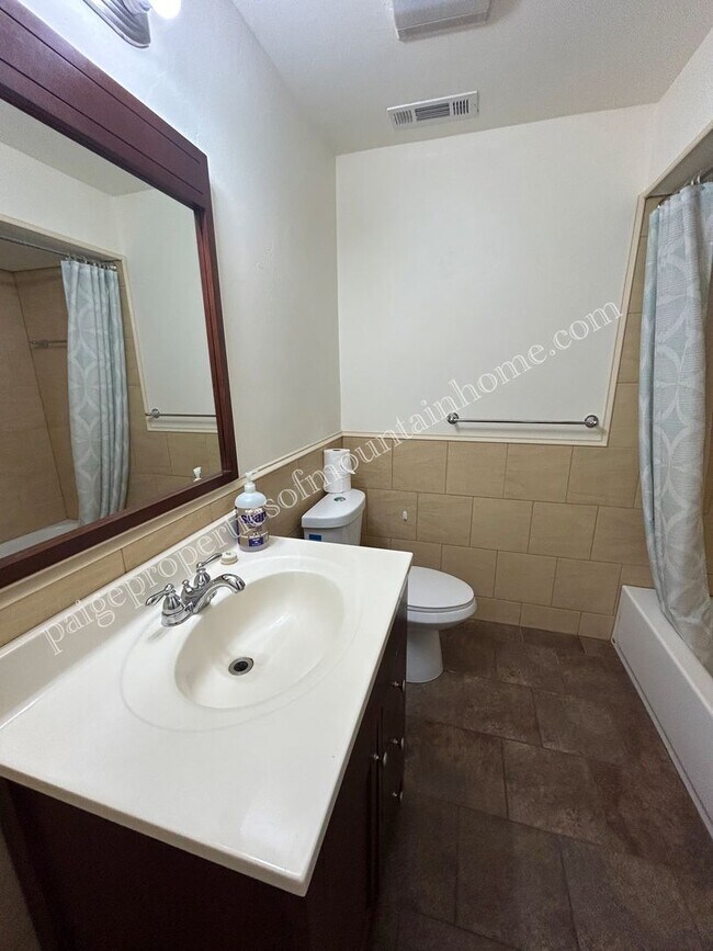 Building Photo - Charming 2 Bedroom, 2 Bath Home near Brown's Beach