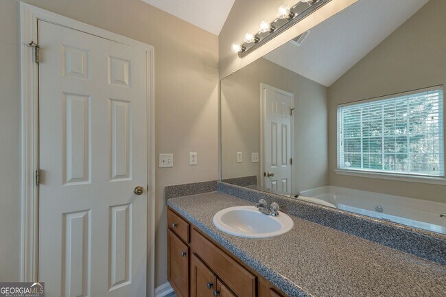 Building Photo - 4750 Buckeye Pl